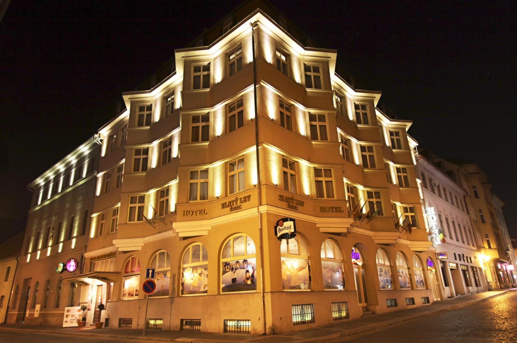 Zlaty Lev Zatec Hotel Esterno foto